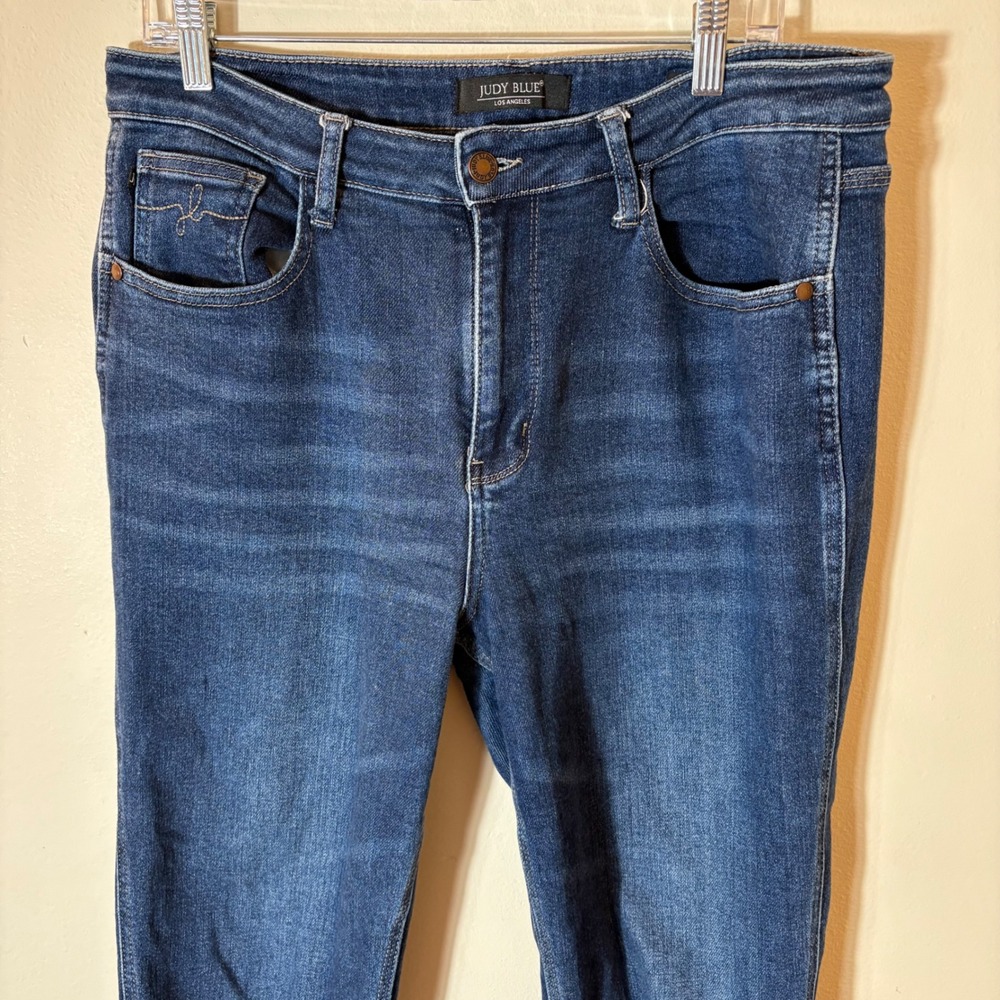 Judy Blue Cropped Straight Jeans Dark Wash Distressed Frayed Hem Size 13‎ 31 - Picture 2 of 10